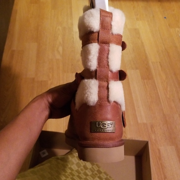 UGG BOOTS - Picture 3 of 6